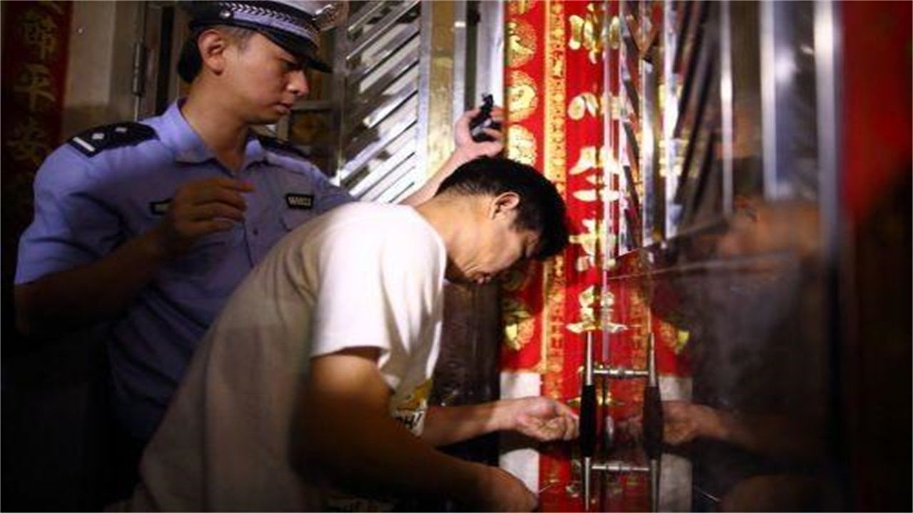 望谟开锁请开锁师傅开了锁后，师傅为什么一般都不进门，就算主人请也不进去？